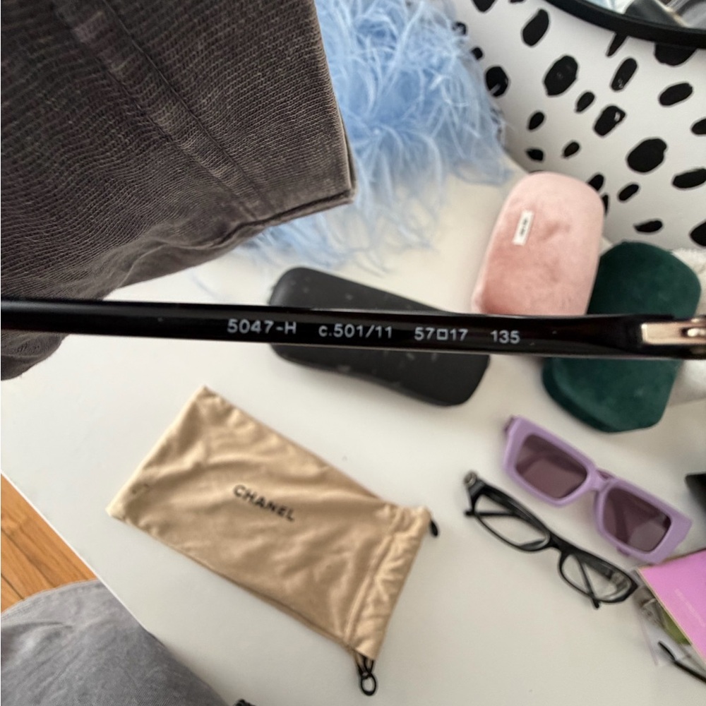 CHANEL vintage Black Sunglasses - Picture 5 of 8